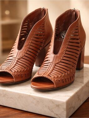 Vince Camuto Acha Brown Leather Woven Cutout Peep Toe Ankle Booties Size 7.5